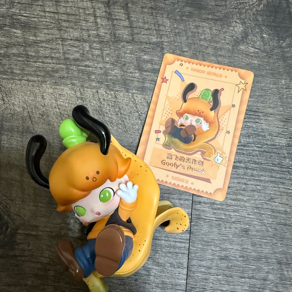 Disney Goofy-Inspired Figure with Card